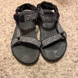 Teva’s old school terradactyl river sandals water shoes size 9